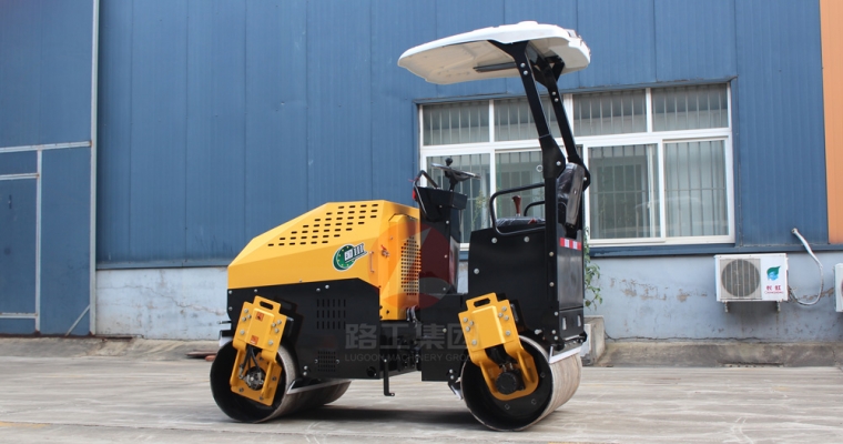 小型壓路機路面施工打滑怎么辦？