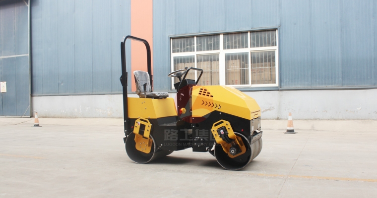 小型壓路機(jī)的詳細(xì)操作規(guī)程、技巧